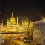 Parliament View - Free Parking Nearby 아파트