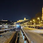 Parliament View - Free Parking Nearby *