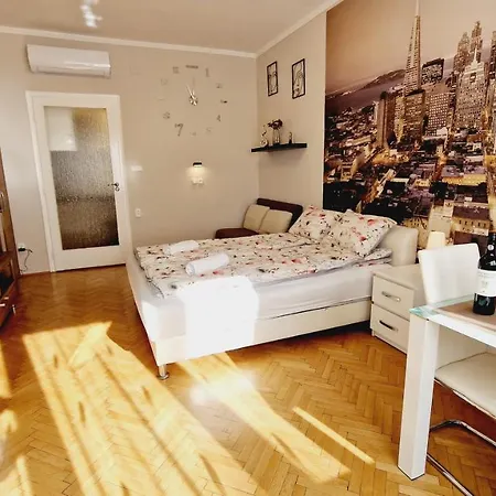 Parliament View Apartment *