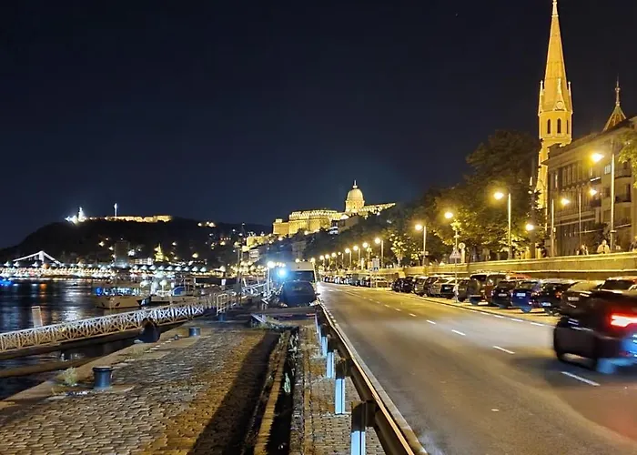 Parliament View - Free Parking Nearby *