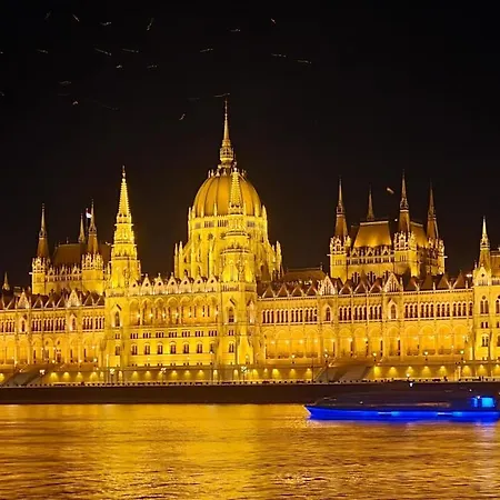 Parliament View * Boedapest