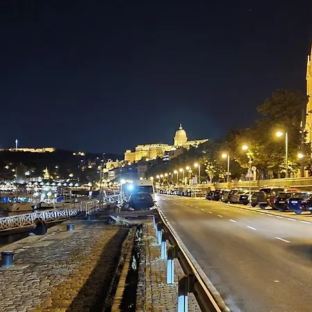 Parliament View - Free Parking Nearby *